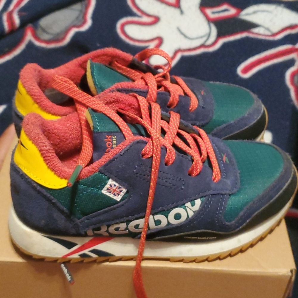 Sneakers - Picture 2 of 5